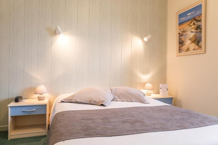 Room 12 of 25