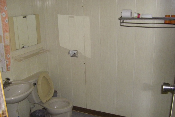 Room 32 of 43