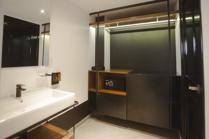 Room 6 of 42