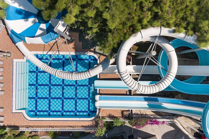 Pool 100 of 226
