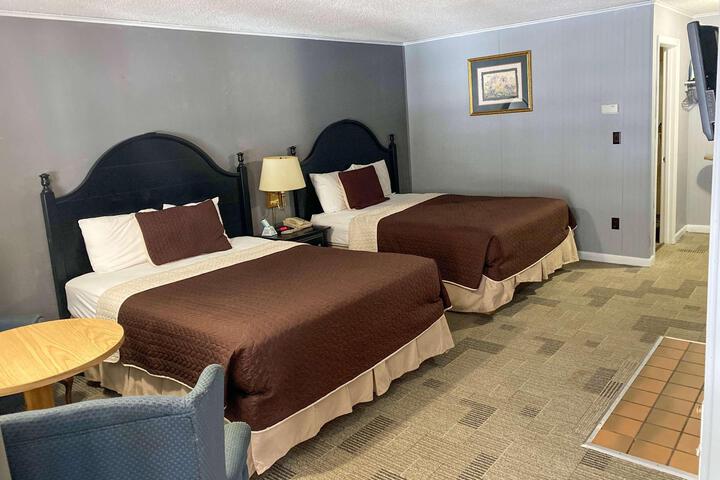 1 King Bed Upper Floor (3 of 10)