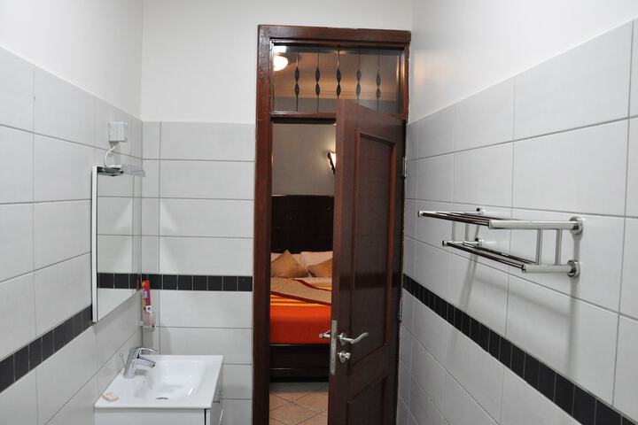 Room 32 of 42