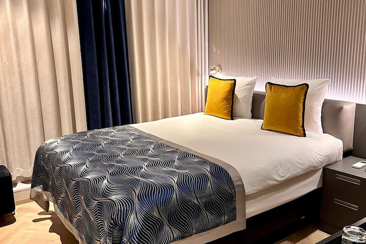 Room 98 of 189