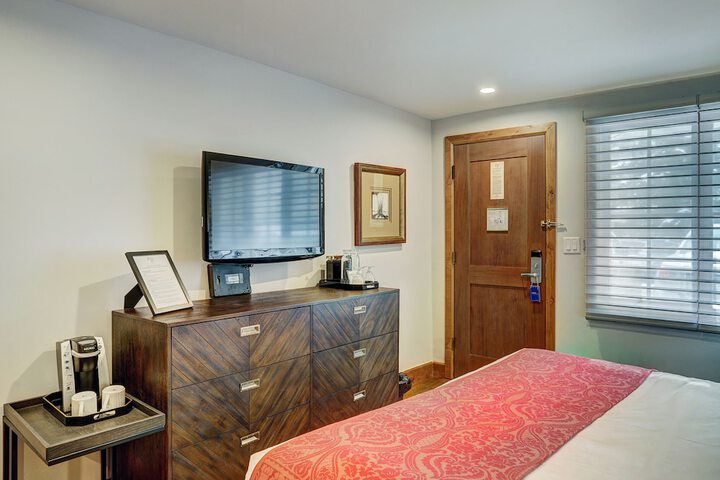 Room 48 of 302