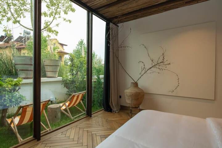 Room 48 of 190