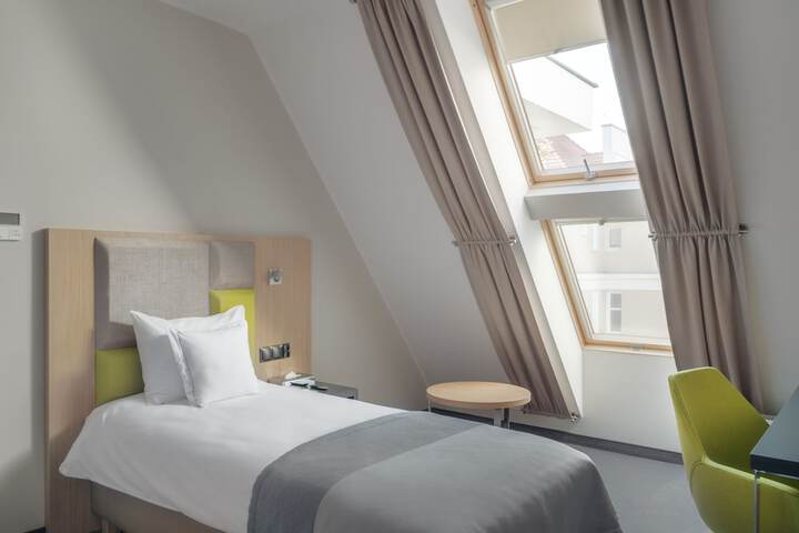 Room 15 of 113