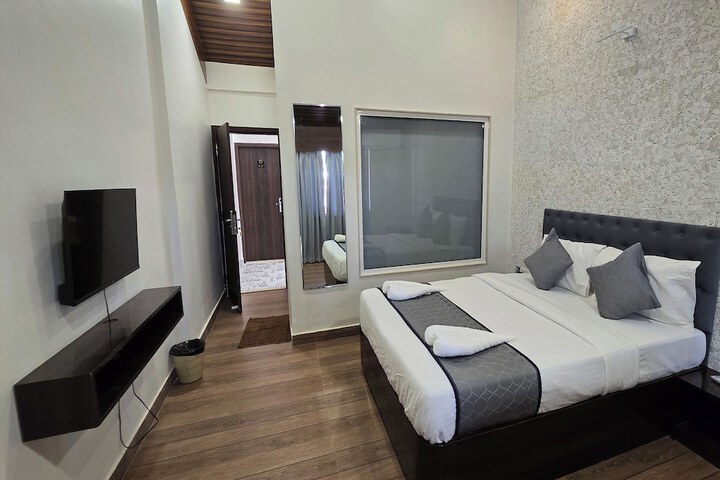 Room 12 of 27