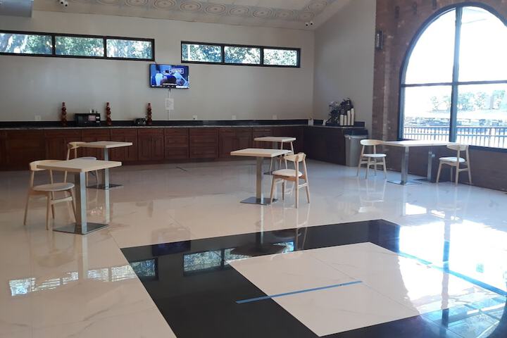 Breakfast area