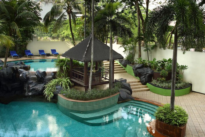 Hotel with Pool