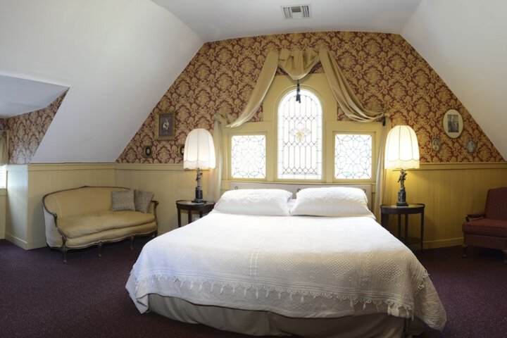 Room 3 of 52