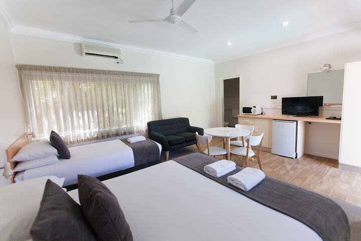 Room 3 of 10