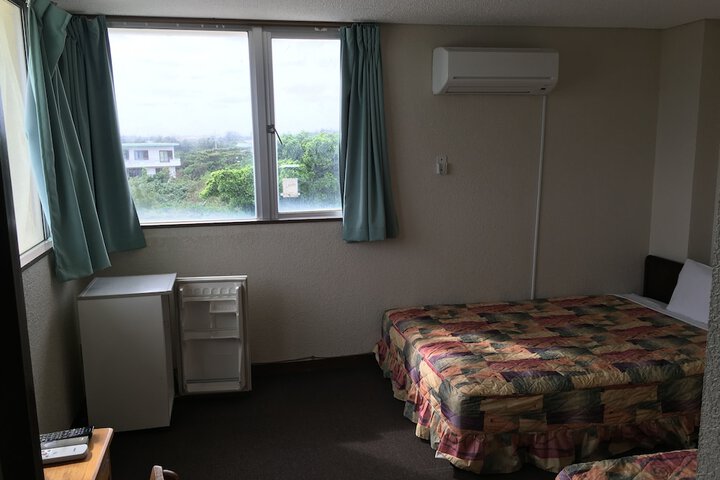 Room 9 of 38