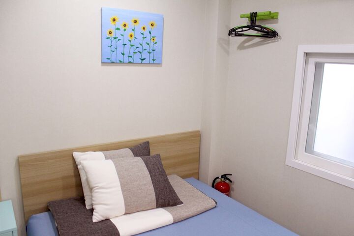 Room 13 of 82