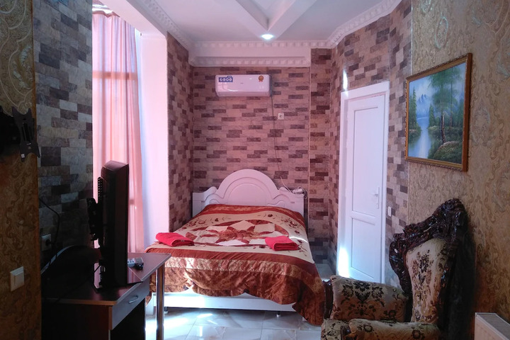 Room 9 of 10
