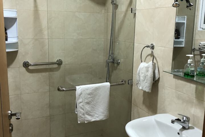 Room 5 of 28