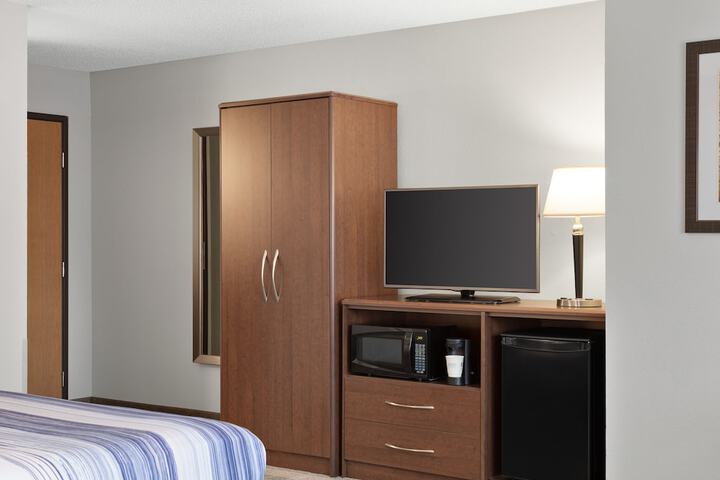 1 King Bed (11 of 21)