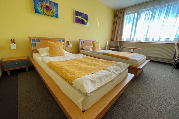 Room 10 of 38