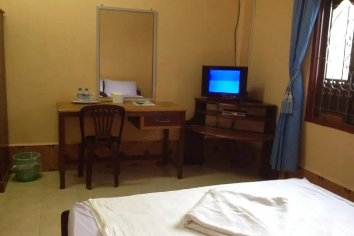 Room 3 of 10
