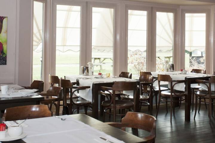 Breakfast area