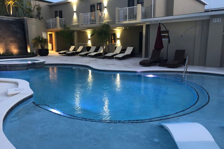 Pool Hotel