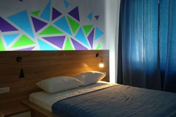 Room 9 of 26