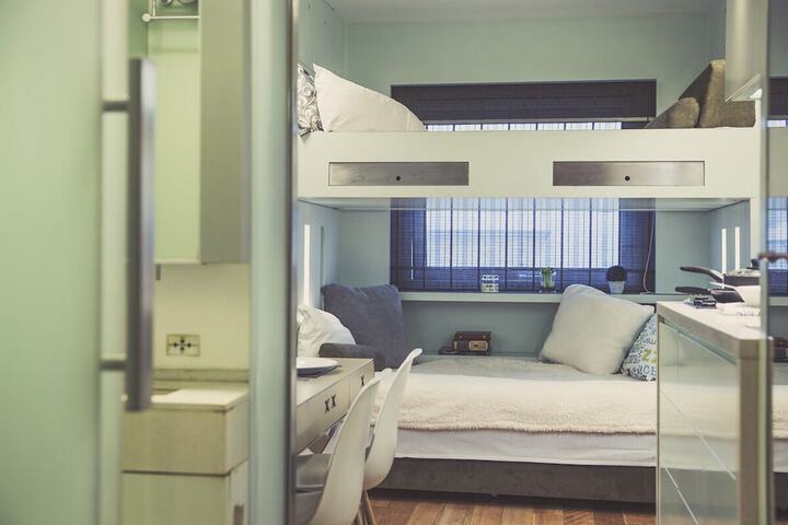 Room 5 of 6