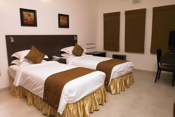 Room 10 of 29
