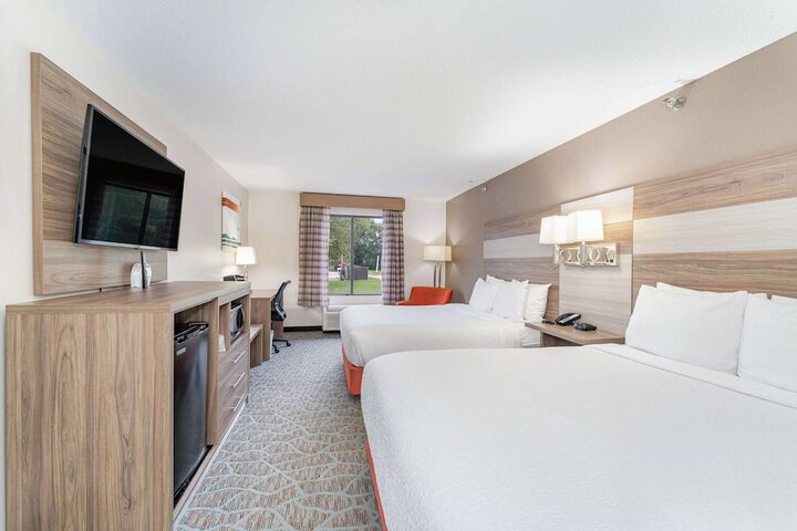 2 Queen Beds (6 of 7)