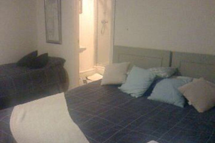 Room 2 of 5