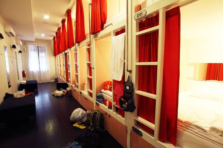 Room 28 of 69