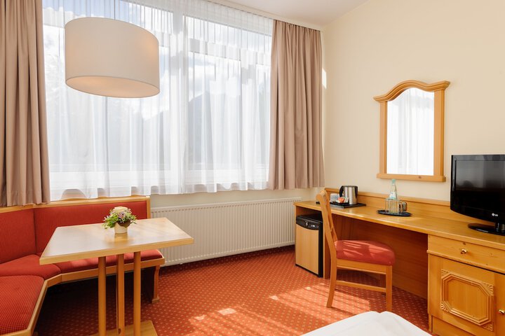 Room 5 of 94