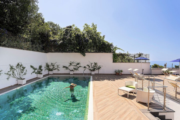Hotel with Pool
