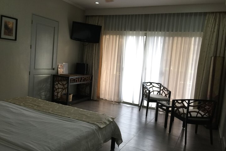 Room 3 of 68