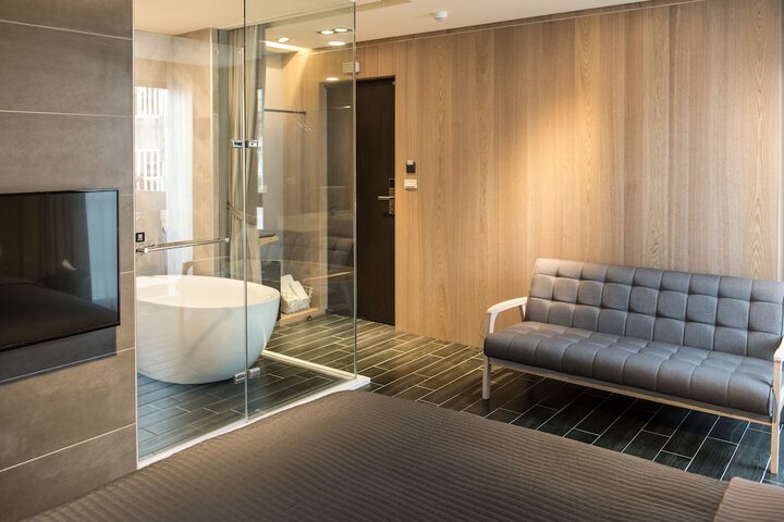 Room 28 of 100