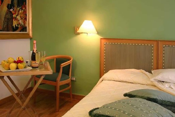 Room 12 of 39