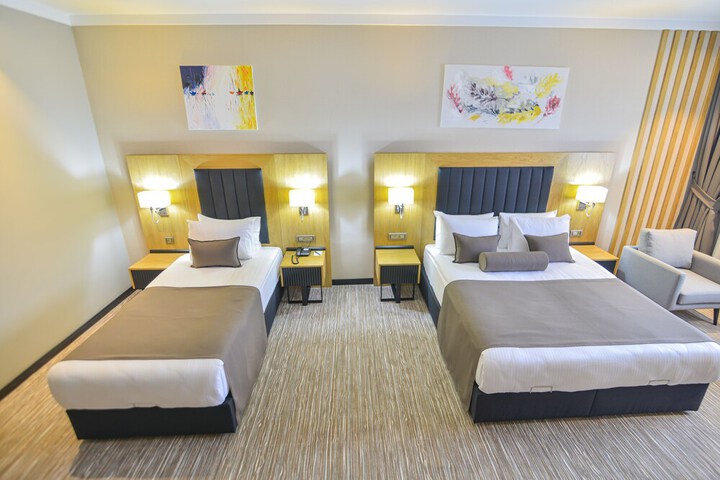 Room 13 of 36