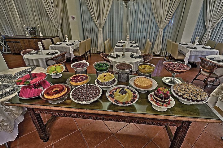 Dining 53 of 85