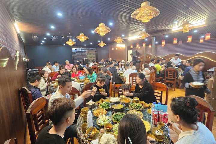 Dining 44 of 57