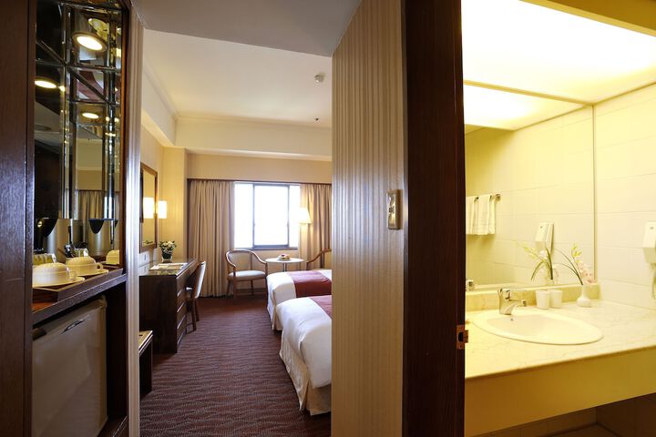 Room 10 of 64