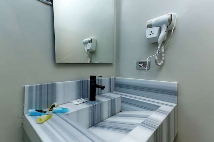 Room 165 of 227