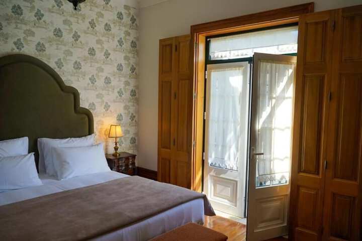 Room 2 of 103