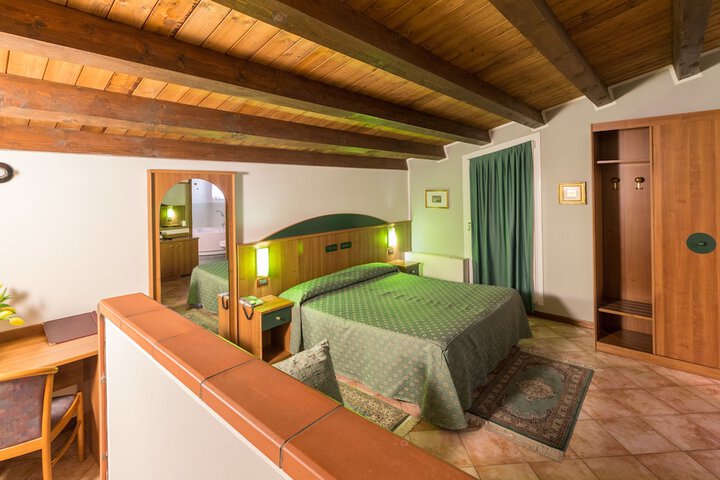 Room 7 of 39