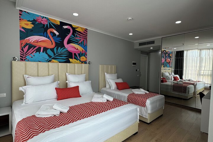 Room 80 of 191
