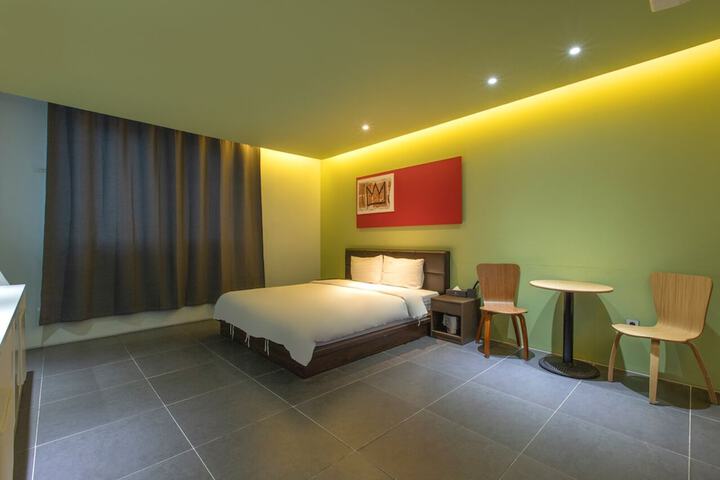 Room 13 of 40