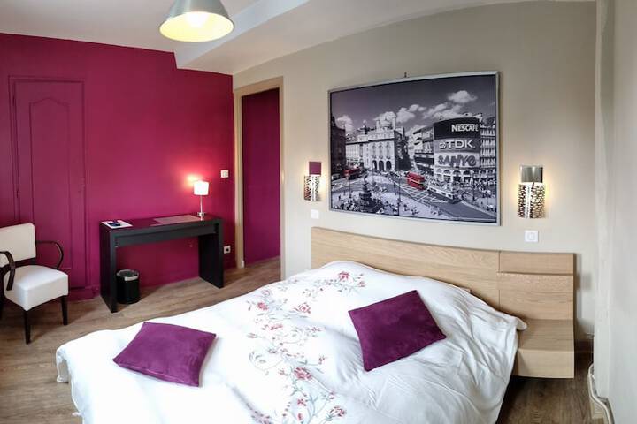 Room 8 of 30