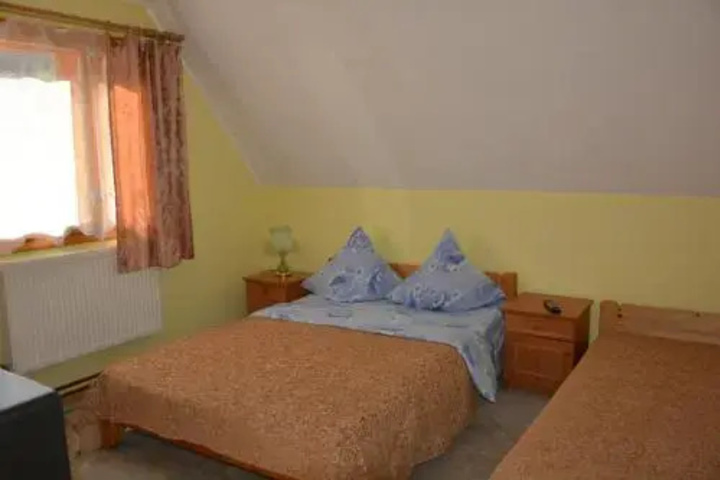Room 2 of 10