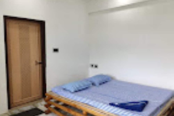 Room 2 of 2