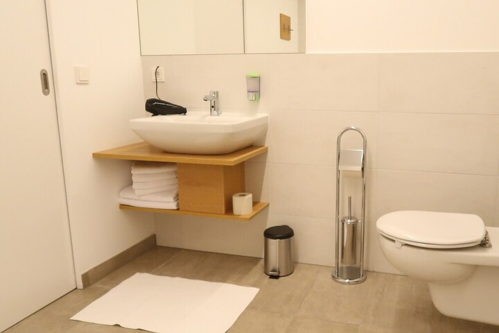 Room 10 of 42