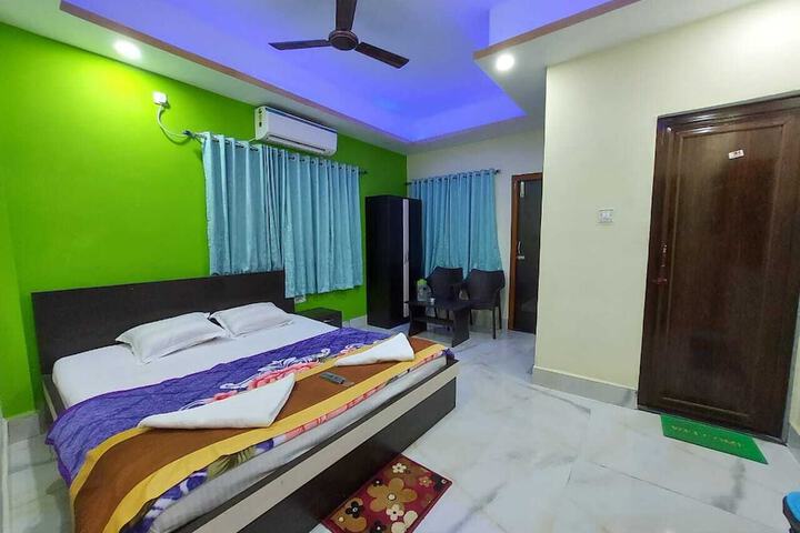 Room 2 of 70