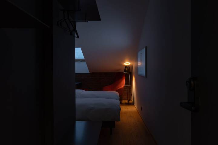 Room 27 of 47